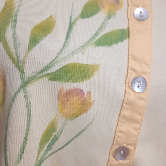 [L.L. Bean] Painted floral button down t-shirt. - Picture 5 of 7